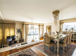 1 room luxury Flat for sale in London, England
