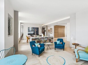 3 bedroom luxury Flat for sale in London, England