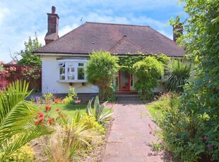 Bungalow for sale in Chalkwell Avenue, Westcliff-On-Sea SS0
