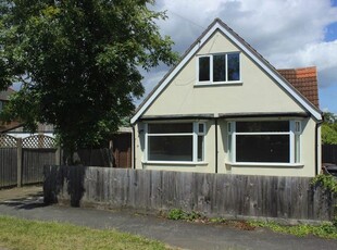 Bungalow to rent in Beechfield Avenue, Birstall LE4