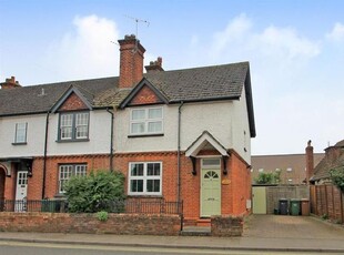Cottage to rent in Newark Lane, Ripley, Woking GU23