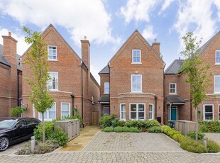 Detached house to rent in Barrons Chase, Richmond TW10