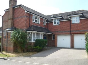 Detached house to rent in Birchwood Close, Maidenbower, Crawley RH10