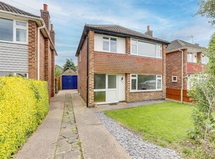Detached house to rent in Grove Road, Bingham, Nottingham NG13