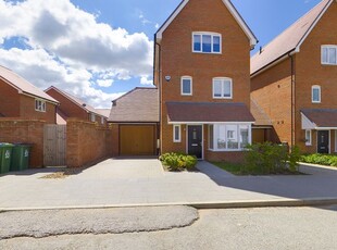 Detached house to rent in Illett Way, Faygate, Horsham RH12