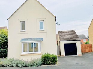 Detached house to rent in Sanders Close, Swindon SN2
