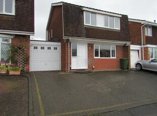 Detached house to rent in Windsor Close, Tamworth, Staffordshire B79