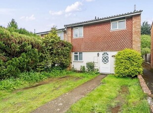 End terrace house to rent in Guildford, Surrey GU1
