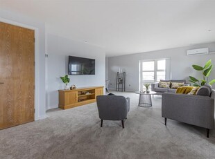 Flat for sale in Greyfriars Road, Cardiff, City Centre CF10