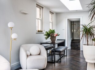 Flat for sale in Guilford Street, London WC1N