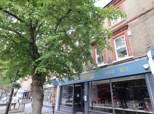 Flat to rent in 9-11 High Street, Brentwood CM14