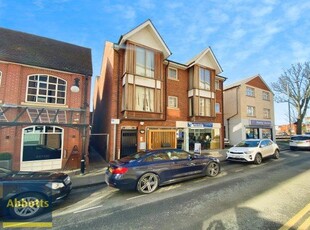 Flat to rent in Baddow Road, Chelmsford CM2