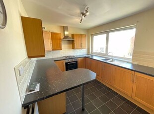 Flat to rent in Bishops Close, Whitchurch, Cardiff CF14