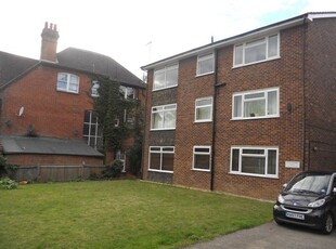 Flat to rent in Clandon Road, Guildford GU1