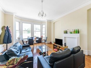 Flat to rent in Finchley Road, Hampstead NW3