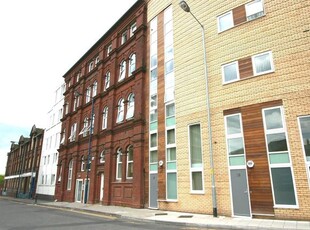 Flat to rent in Gallery Square, Walsall WS2