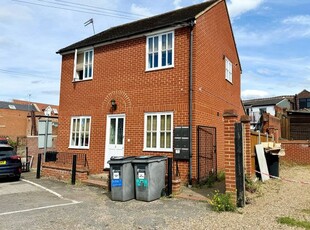 Flat to rent in George Street, Chelmsford CM2