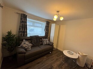 Flat to rent in Glenbrook Drive, Barry CF63