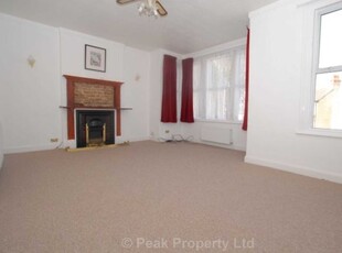 Flat to rent in Harcourt Avenue, Southend-On-Sea SS2