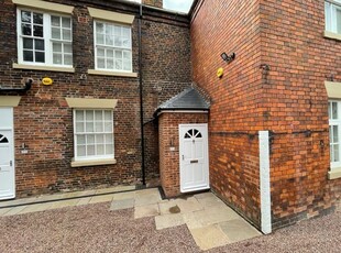 Flat to rent in King Street, Newcastle-Under-Lyme ST5