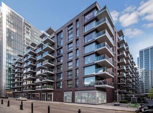 Flat to rent in Kingwood House, Chaucer Gardens, London E1