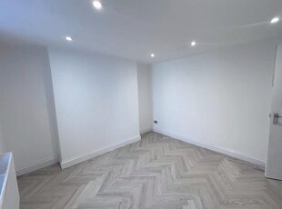 Flat to rent in London Road, Brighton BN1