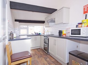 Flat to rent in Mornington Terrace, Harrogate HG1