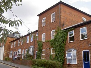 Flat to rent in Saffron Court, High Wycombe HP13