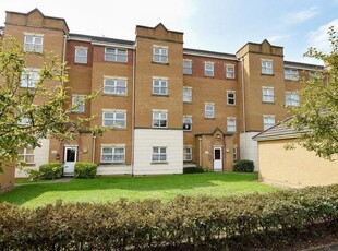 Flat to rent in Slough, Berkshire SL1