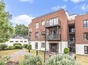 Flat to rent in Tempus Court, High Road, South Woodford, London E18
