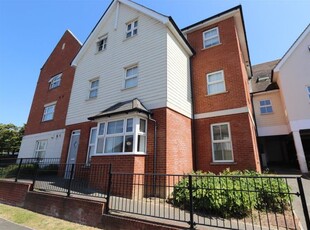 Flat to rent in The Approach, Rayleigh SS6