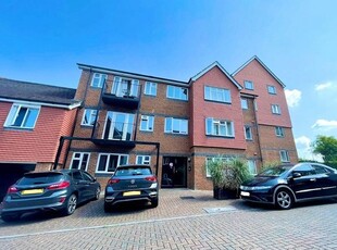 Flat to rent in Tower Close, East Grinstead, West Sussex RH19