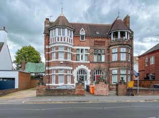 Flat to rent in Victoria Park Road, Clarendon Park, Leicester LE2