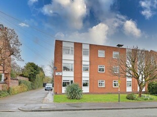 Flat to rent in Wentworth Road, Harborne, Birmingham B17