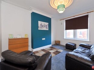 Flat to rent in Westbourne Avenue, Bensham, Gateshead NE8