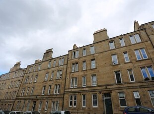 Flat to rent in Yeaman Place, Polwarth, Edinburgh EH11