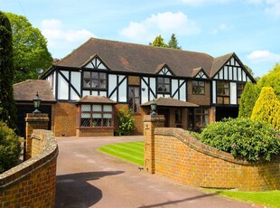 Luxury 5 bedroom Detached House for sale in Kingswood, United Kingdom