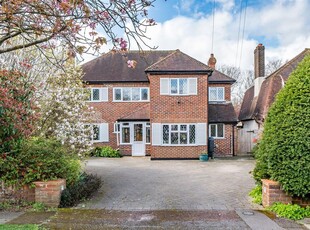 Luxury 6 bedroom Detached House for sale in Epsom, England
