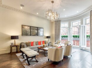 Luxury House for sale in London, United Kingdom
