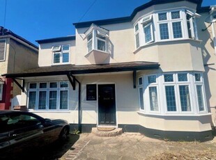 Property to rent in Edison Avenue, Hornchurch RM12