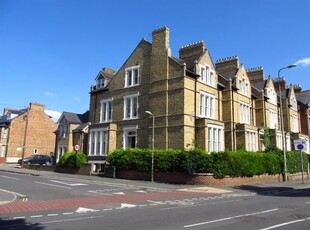 Studio to rent in Iffley Road, Oxford OX4