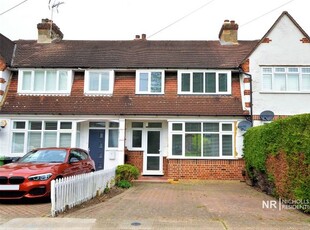 Terraced house to rent in Green Lanes, West Ewell, Surrey. KT19