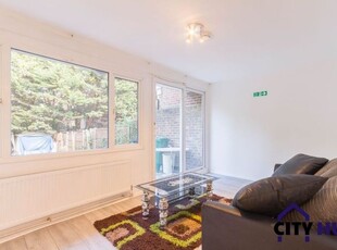 Terraced house to rent in Hungerford Road, London N7