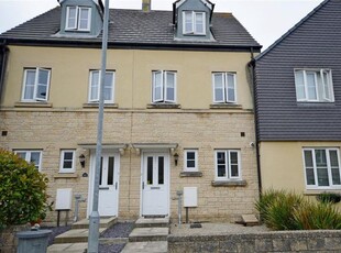 Terraced house to rent in Treffry Road, Truro TR1