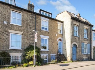 Terraced house to rent in Victoria Road, Cambridge CB4