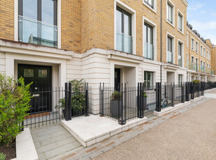 Townhouse for sale with 3 bedrooms, Rainsborough Square, London | Fine & Country