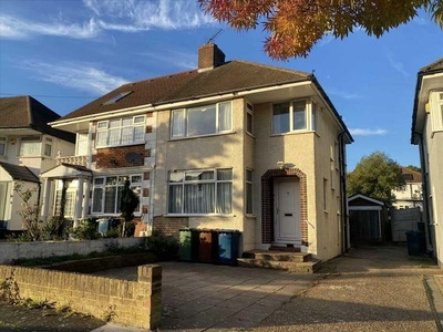 3 bedroom semi-detached house for sale Stanmore, HA7 2AX
