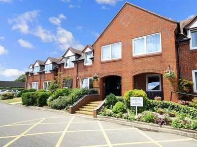 1 Bedroom Ground Floor Flat For Sale In Central Christchurch, Dorset
