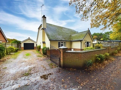4 Bedroom Bungalow For Sale In Farnborough, Hampshire