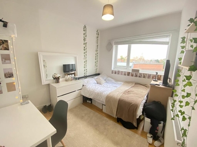 8 bedroom apartment for rent in Flat , - Bridgford Road, West Bridgford, Nottingham, NG2